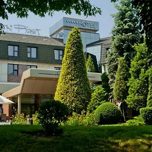 & 5*, Krasków Polonia